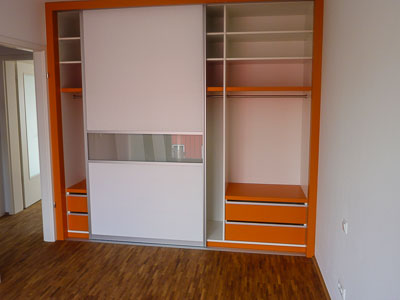 Holz und Montage | Ankleiden